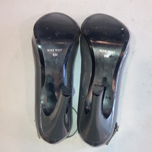 GUC Nine West Vintage Patent Leather Reesa Peeptoe Platform Pumps 6.5 Grey - Picture 6 of 10